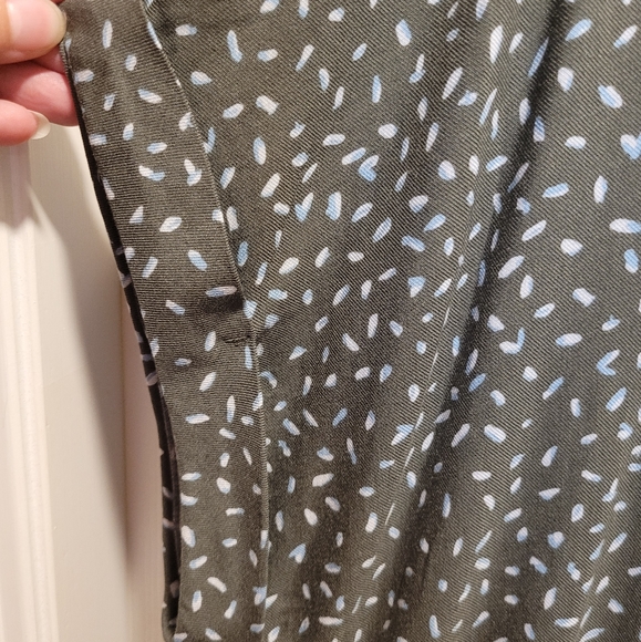 Reitmans printed twill split neck shift dress. Olive green. US XL. - Picture 3 of 9